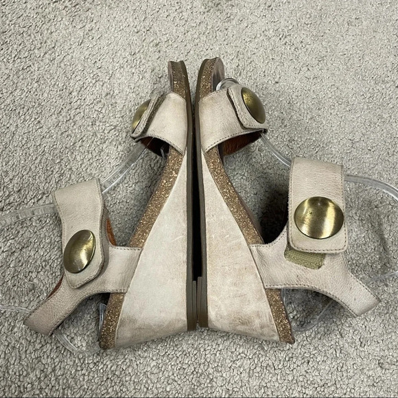 Taos Women's Carousel Wedge Sandal Color Stone Size EU 39 distressed leather - Picture 5 of 12